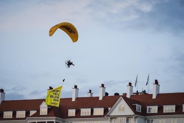The paraglider circled the lawn in front of the Turnberry Hotel